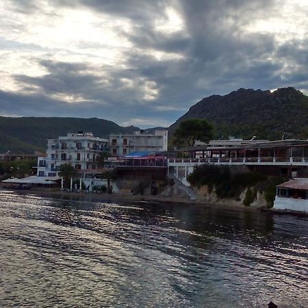 Oasis Hotel Theodoros & Litsa Galaris Agia Marina  エクステリア 写真