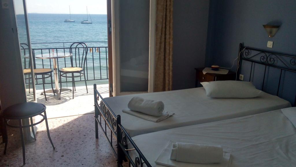 Oasis Hotel Theodoros & Litsa Galaris Agia Marina  エクステリア 写真