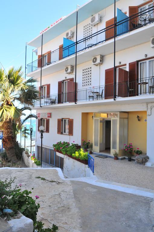 Oasis Hotel Theodoros & Litsa Galaris Agia Marina  エクステリア 写真