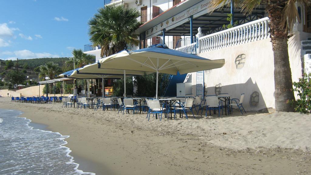 Oasis Hotel Theodoros & Litsa Galaris Agia Marina  エクステリア 写真