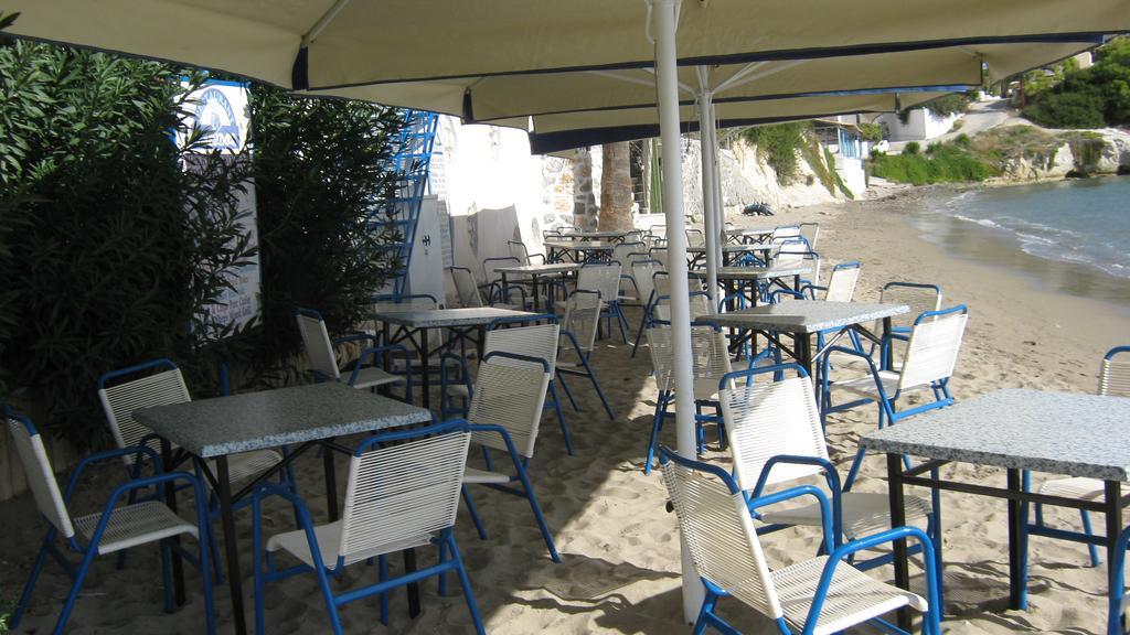 Oasis Hotel Theodoros & Litsa Galaris Agia Marina  エクステリア 写真