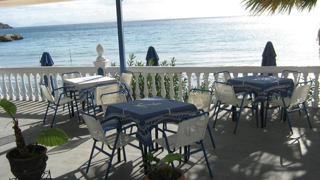 Oasis Hotel Theodoros & Litsa Galaris Agia Marina  エクステリア 写真