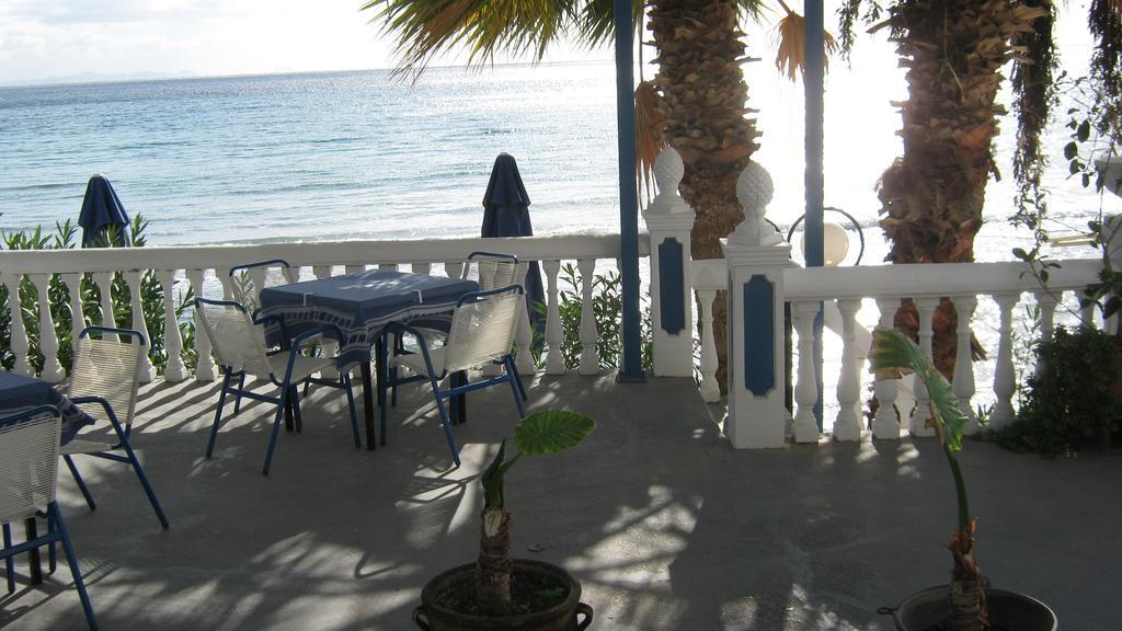 Oasis Hotel Theodoros & Litsa Galaris Agia Marina  エクステリア 写真