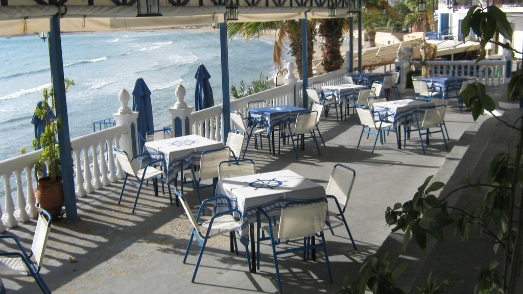Oasis Hotel Theodoros & Litsa Galaris Agia Marina  エクステリア 写真