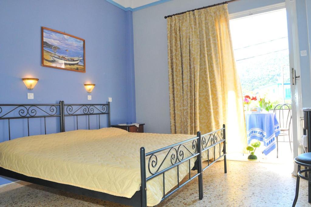 Oasis Hotel Theodoros & Litsa Galaris Agia Marina  エクステリア 写真