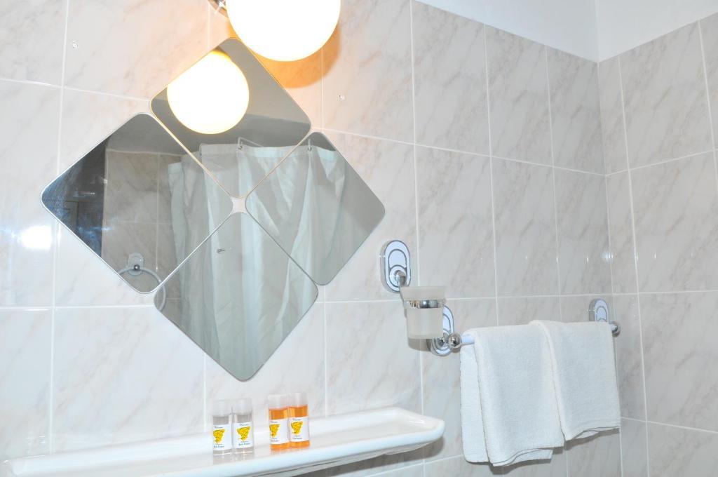 Oasis Hotel Theodoros & Litsa Galaris Agia Marina  エクステリア 写真