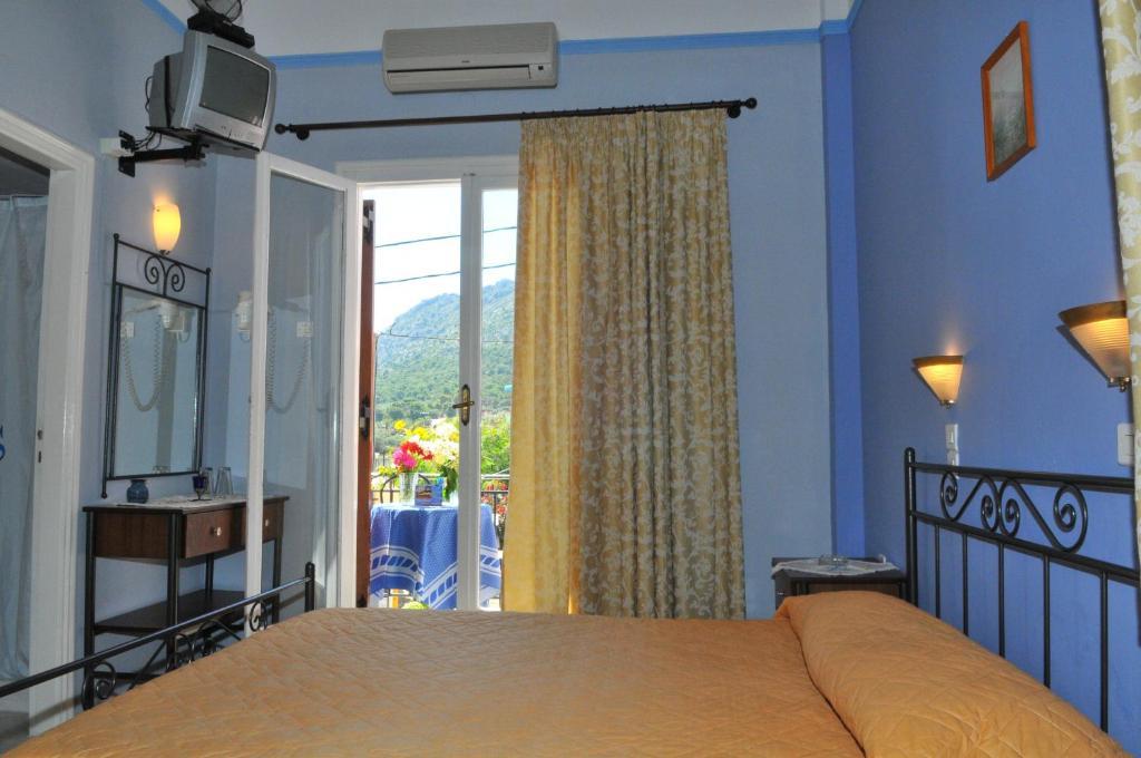 Oasis Hotel Theodoros & Litsa Galaris Agia Marina  エクステリア 写真