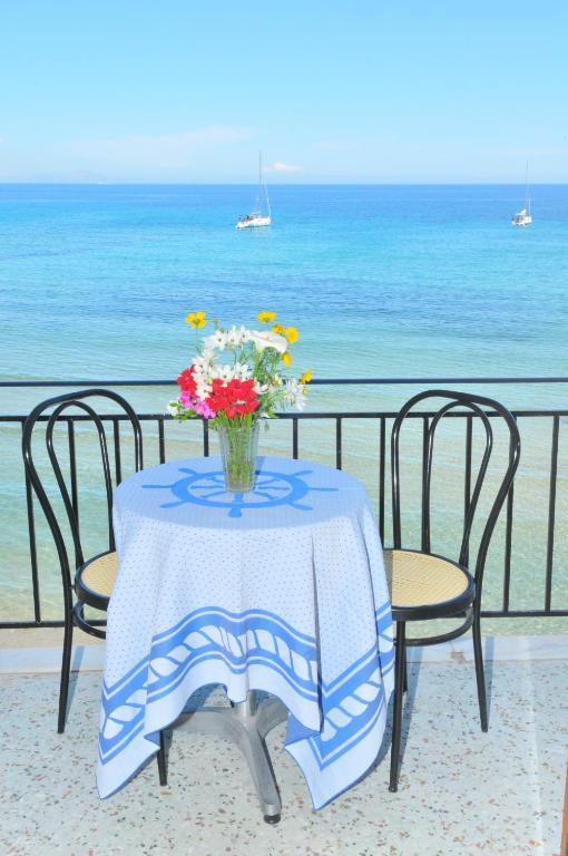 Oasis Hotel Theodoros & Litsa Galaris Agia Marina  エクステリア 写真