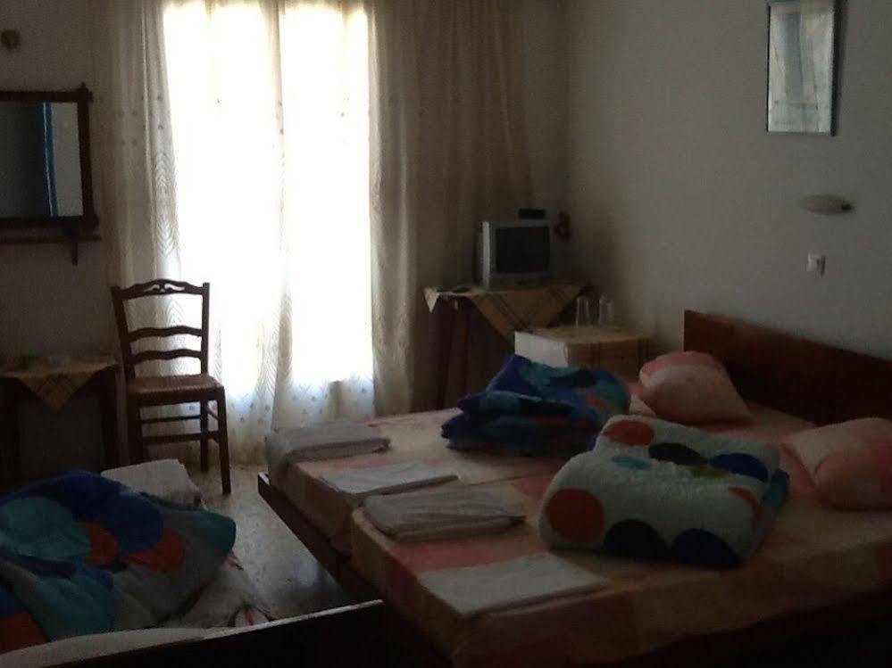 Oasis Hotel Theodoros & Litsa Galaris Agia Marina  エクステリア 写真